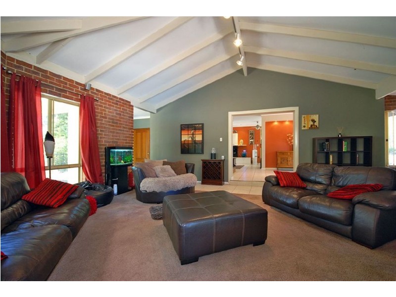 93 Bushland Retreat, Carramar WA 6031