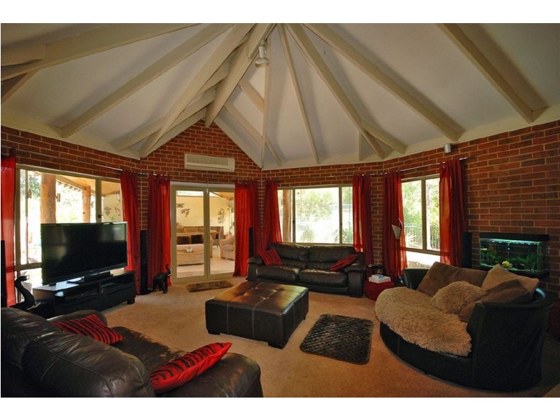 93 Bushland Retreat, Carramar WA 6031