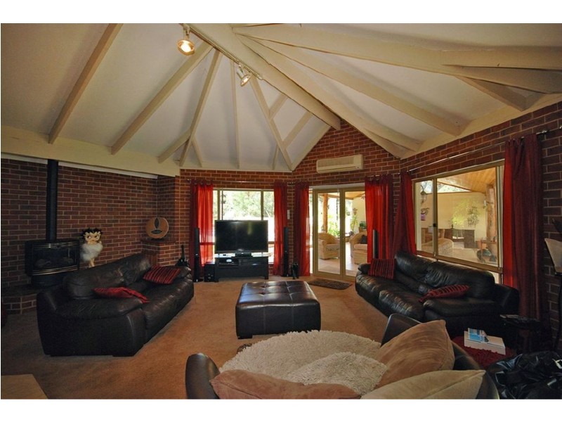 93 Bushland Retreat, Carramar WA 6031