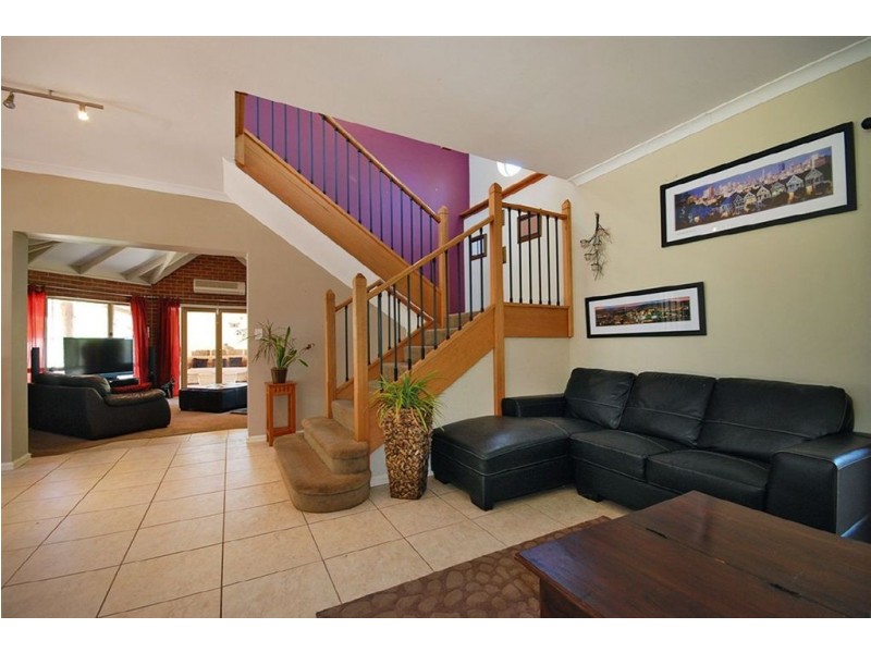 93 Bushland Retreat, Carramar WA 6031