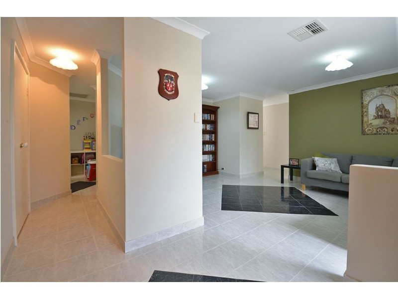 9 Nairana Place, Currambine WA 6028