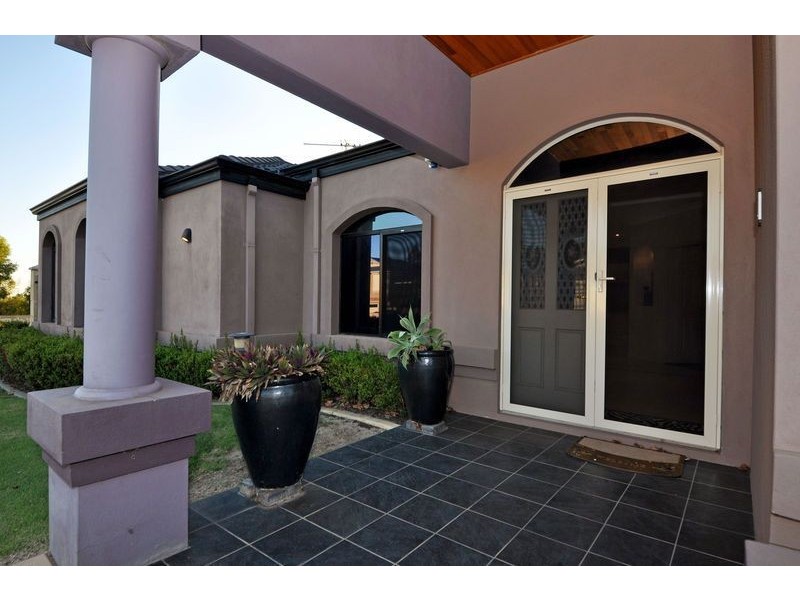 9 Oakdene Drive, Madeley WA 6065