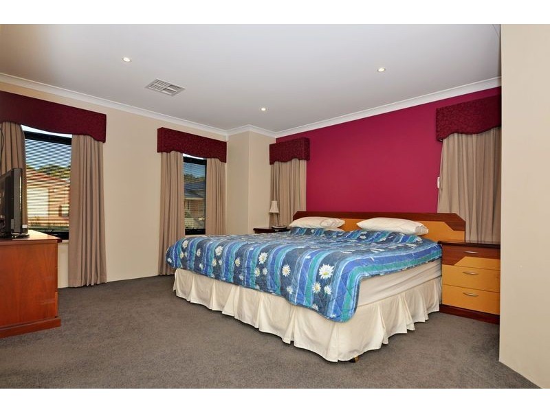 9 Oakdene Drive, Madeley WA 6065