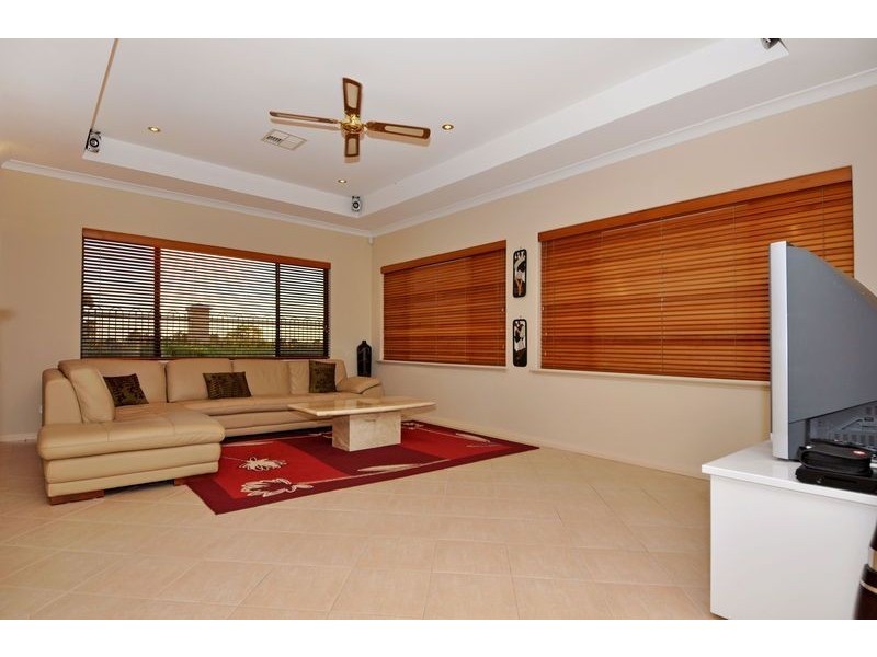 9 Oakdene Drive, Madeley WA 6065