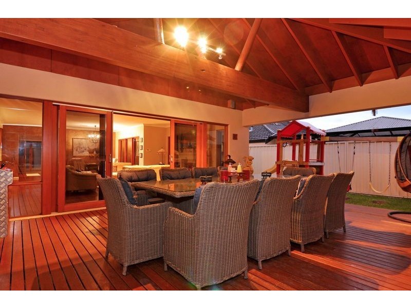 15 Glenvista Way, Madeley WA 6065