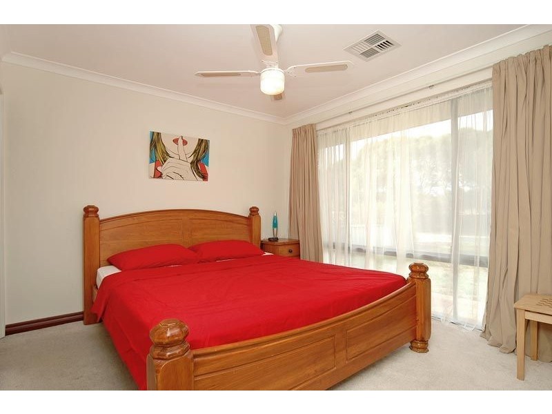 28 Midlothian Crescent, Kinross WA 6028