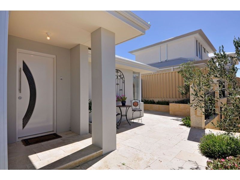 32 Anguilla Gardens, Iluka WA 6028