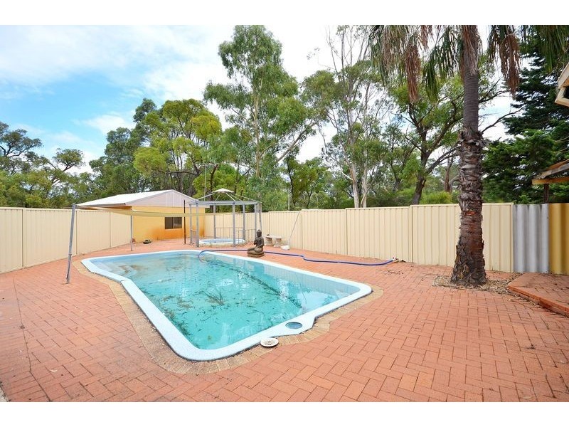 29 Bushland Retreat, Carramar WA 6031
