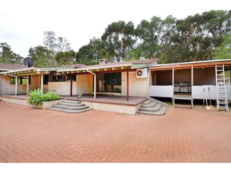 29 Bushland Retreat, Carramar WA 6031