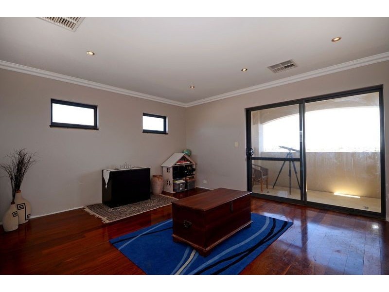 5 Monaro Way, Hocking WA 6065