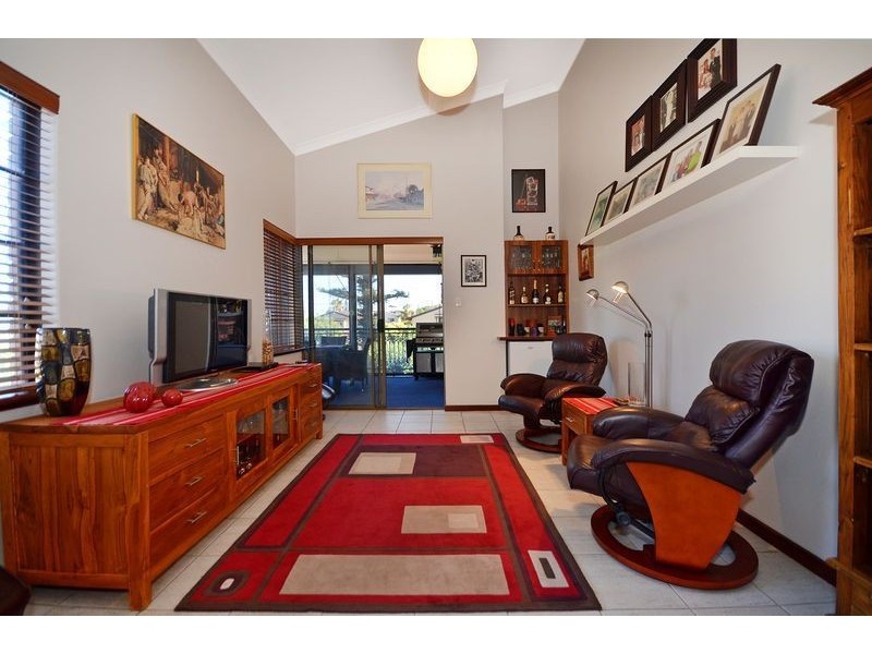 2/22 Elsie Street, Watermans Bay WA 6020