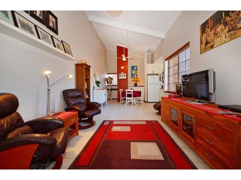 2/22 Elsie Street, Watermans Bay WA 6020