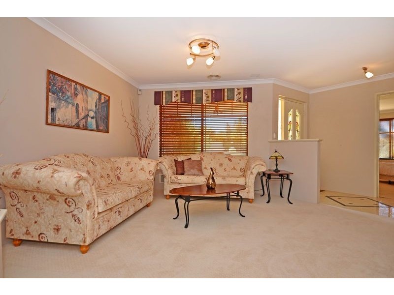 44 Minjah Circuit, Carramar WA 6031