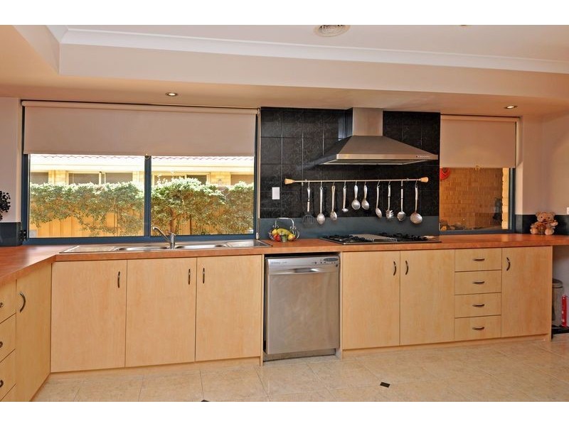 44 Minjah Circuit, Carramar WA 6031