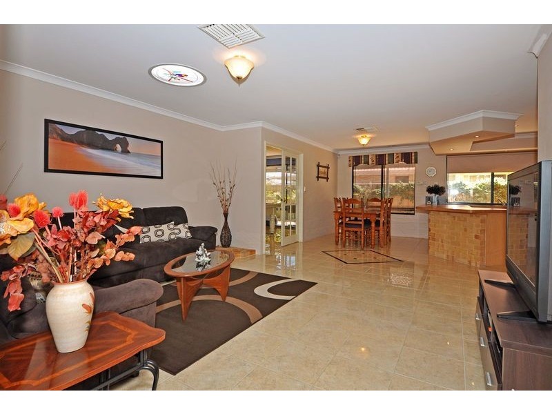 44 Minjah Circuit, Carramar WA 6031