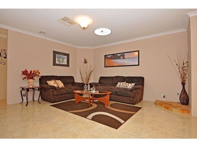 44 Minjah Circuit, Carramar WA 6031