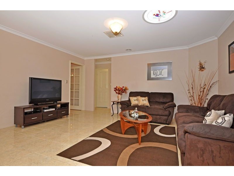 44 Minjah Circuit, Carramar WA 6031