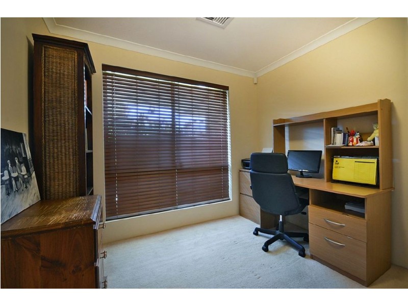 26 Carwoola Circle, Carramar WA 6031