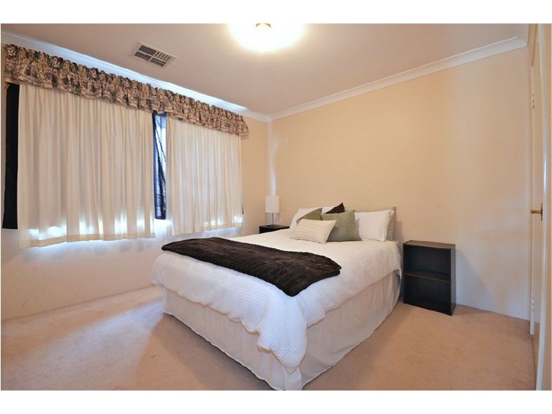 26 Carwoola Circle, Carramar WA 6031