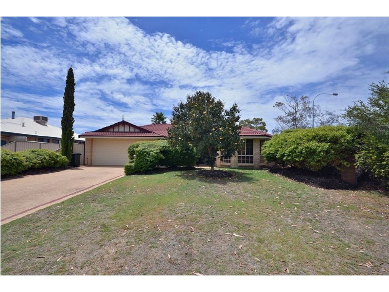 26 Carwoola Circle, Carramar WA 6031