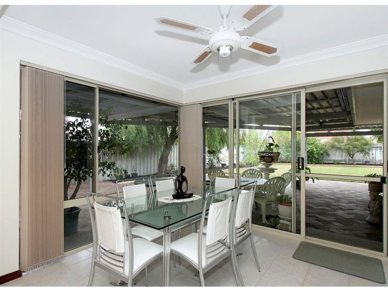 16 Broadbeach Boulevard, Hillarys WA 6025