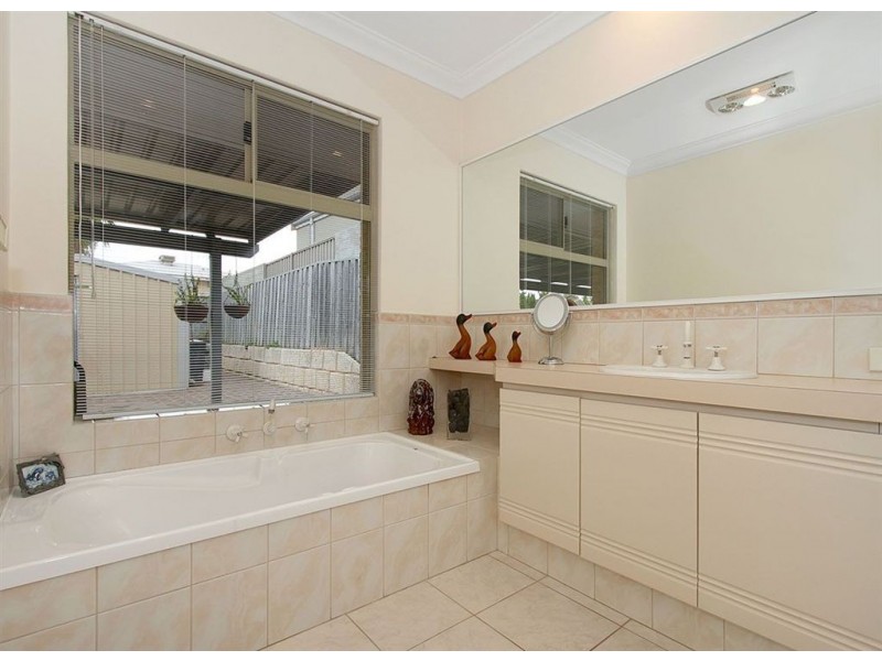 16 Broadbeach Boulevard, Hillarys WA 6025