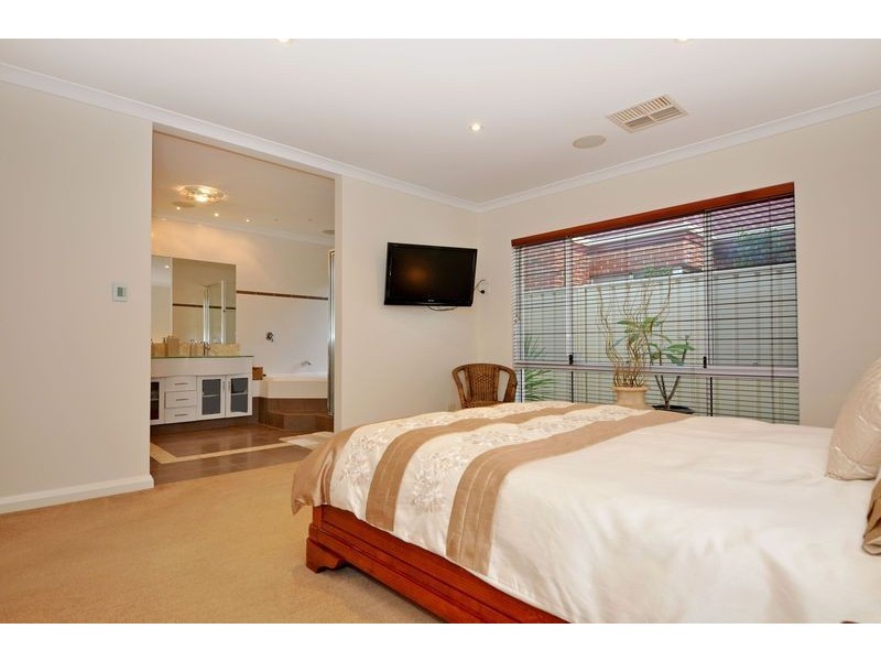 11 Martindale Avenue, Madeley WA 6065