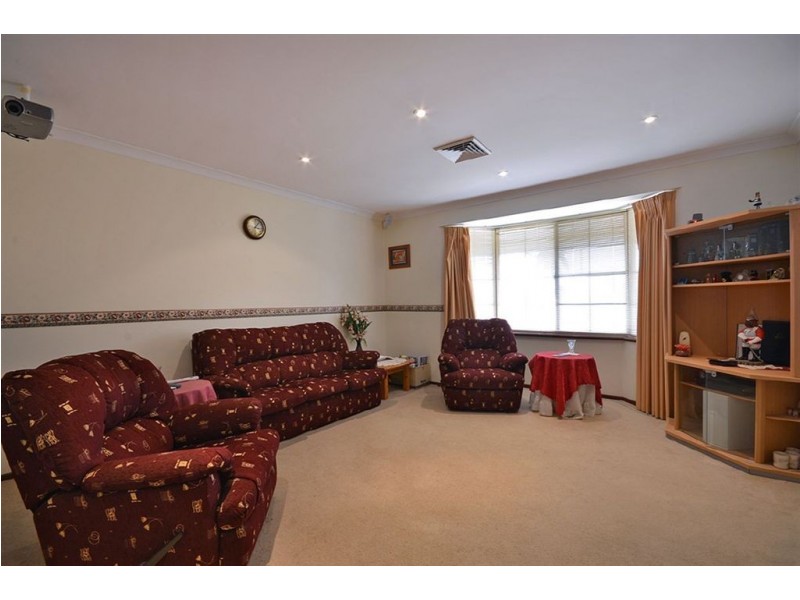 18 Maitland Rise, Woodvale WA 6026