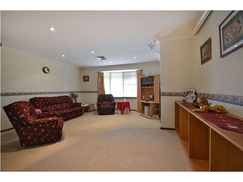 18 Maitland Rise, Woodvale WA 6026