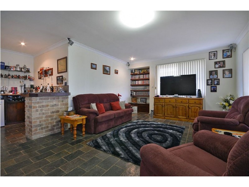 18 Maitland Rise, Woodvale WA 6026