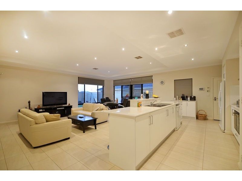 25 Civitan Bend, Madeley WA 6065