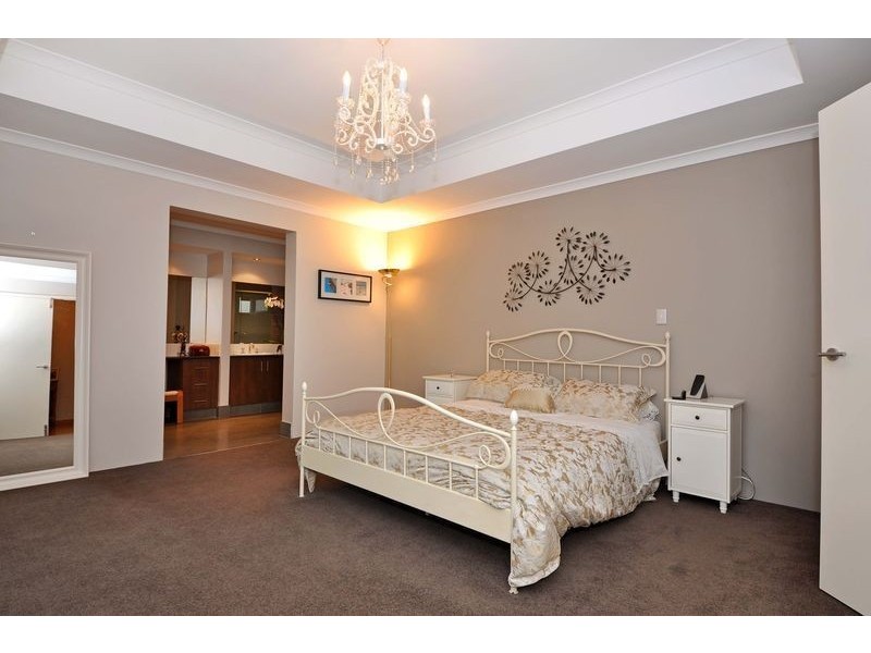 18 Gemini Way, Madeley WA 6065