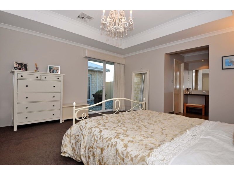 18 Gemini Way, Madeley WA 6065