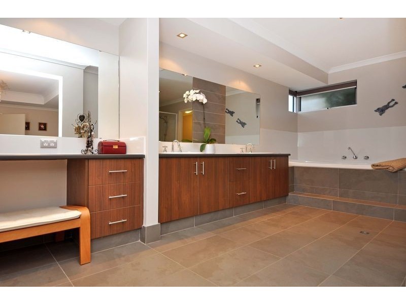 18 Gemini Way, Madeley WA 6065