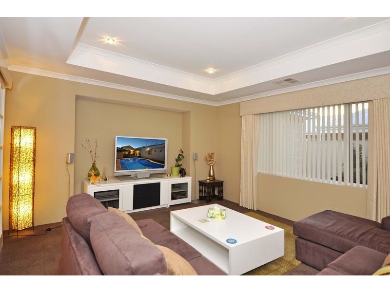 18 Gemini Way, Madeley WA 6065