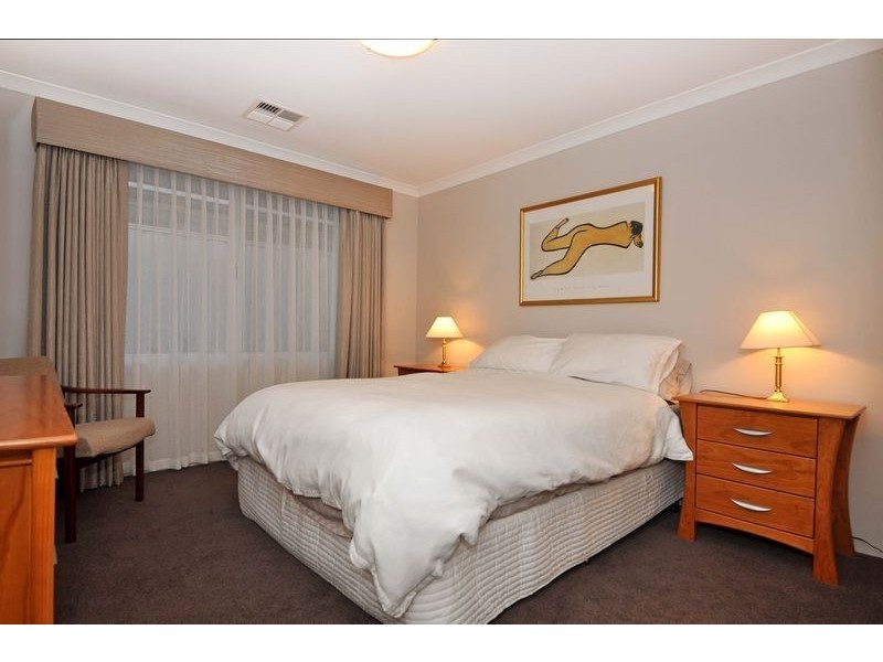 18 Gemini Way, Madeley WA 6065