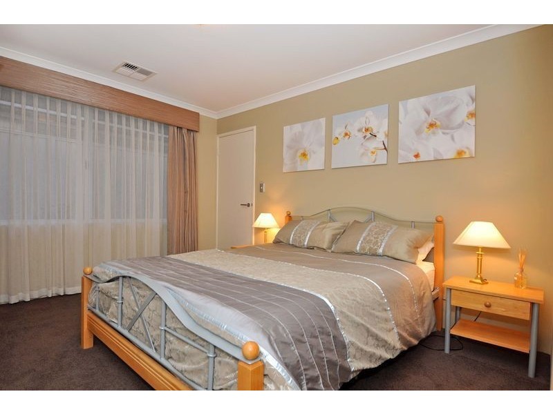 18 Gemini Way, Madeley WA 6065