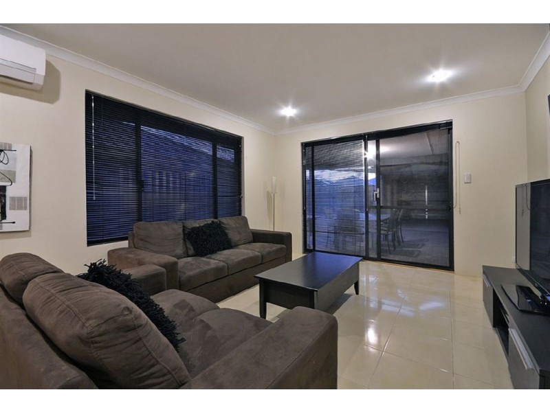 92 Joseph Banks Boulevard, Banksia Grove WA 6031