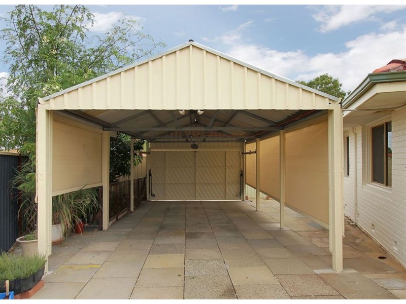 1 Keeley Way, Girrawheen WA 6064