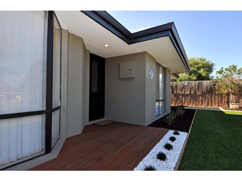 11 Lockeville Close, Beldon WA 6027