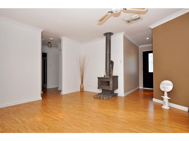 11 Lockeville Close, Beldon WA 6027