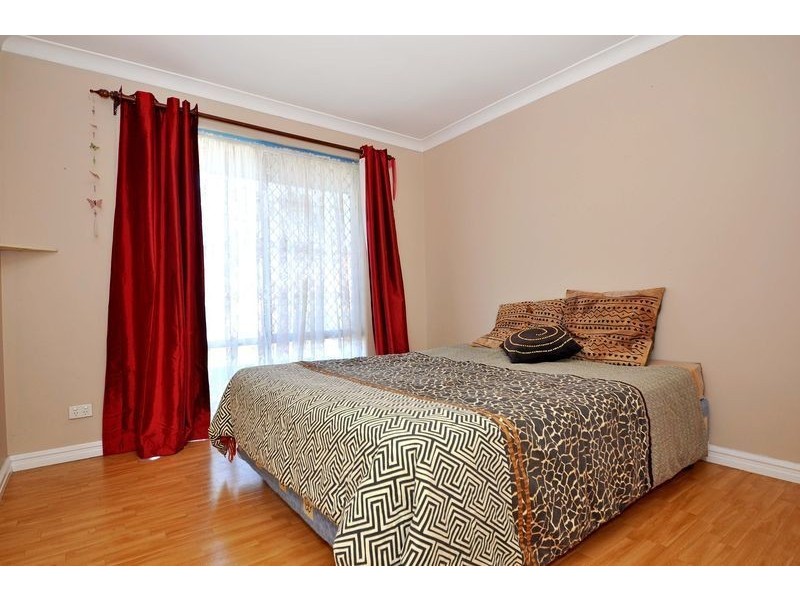 11 Lockeville Close, Beldon WA 6027