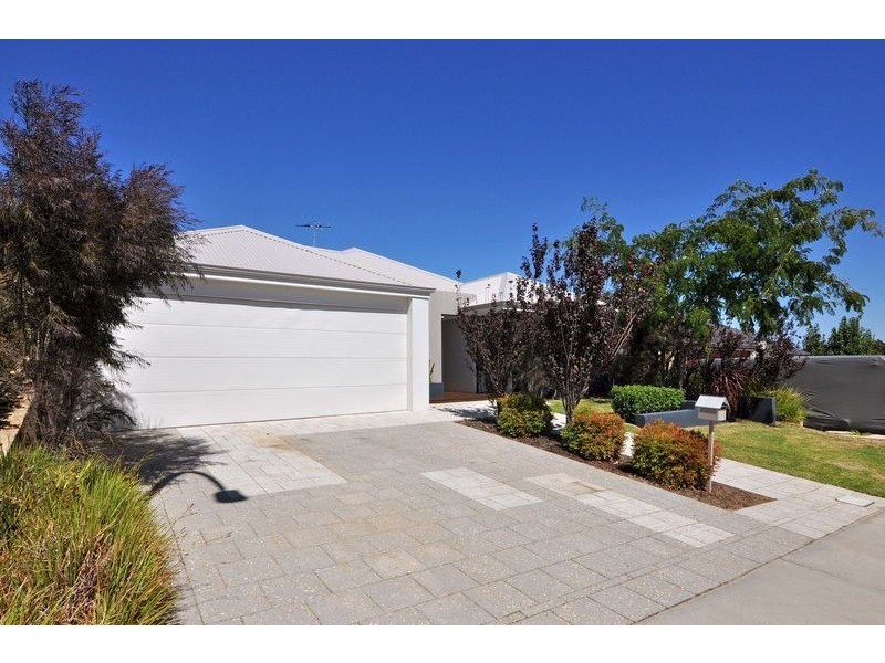 3 Belcastro Way, Madeley WA 6065