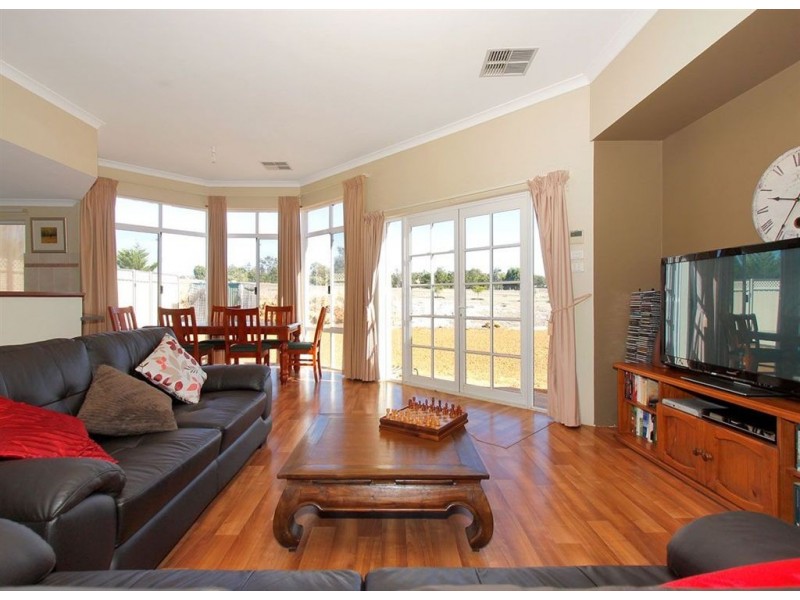 236 Ayrshire Loop, Lower Chittering WA 6084