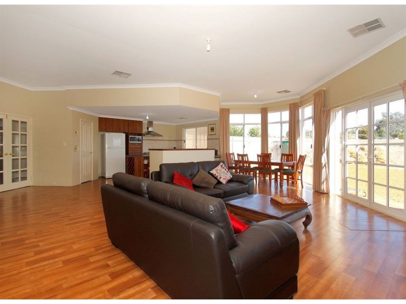 236 Ayrshire Loop, Lower Chittering WA 6084