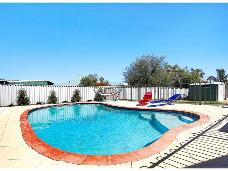 8 Sherlock Rise, Carramar WA 6031