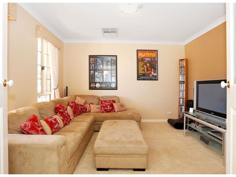 8 Sherlock Rise, Carramar WA 6031