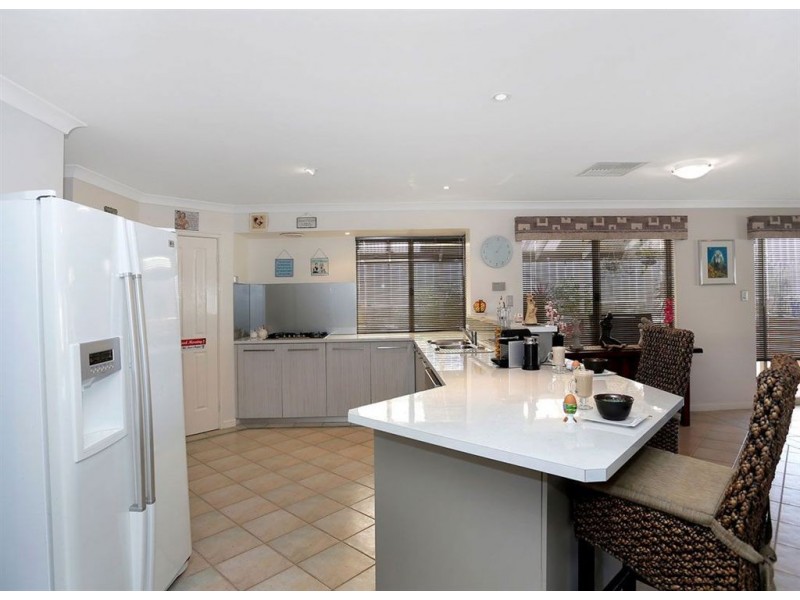 8 Sherlock Rise, Carramar WA 6031