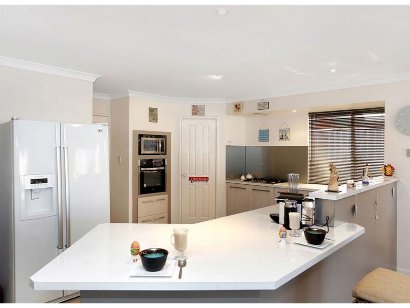 8 Sherlock Rise, Carramar WA 6031