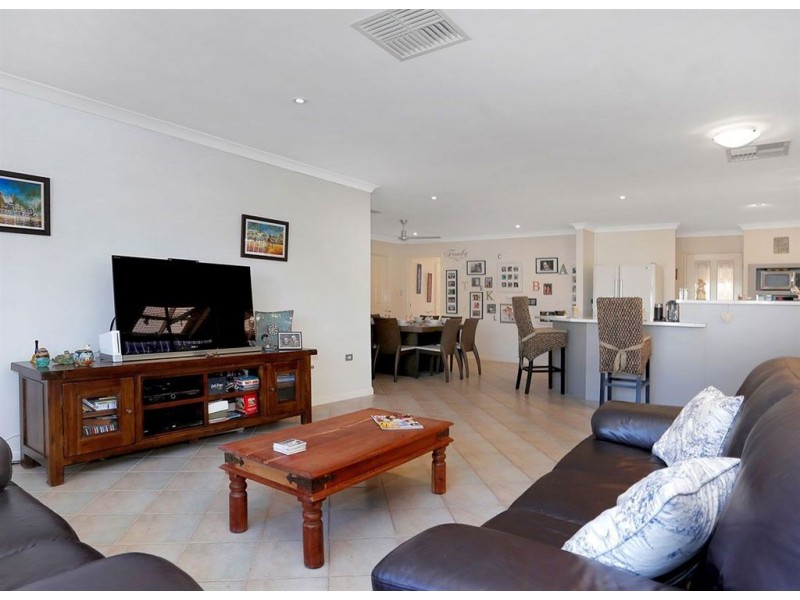 8 Sherlock Rise, Carramar WA 6031